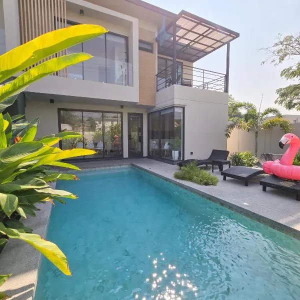 AURA STAY-Luxury Private Pool Villa near Kad Farang, hotell Chiang Mais