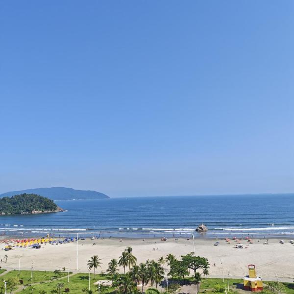 Flat completo com estacionamento à 150m da praia