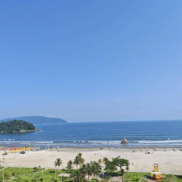 Flat completo com estacionamento à 400m da praia, hotel in São Vicente