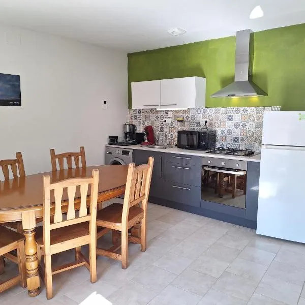 Chez René โรงแรมในมงตาญัค