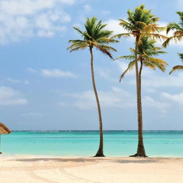 Tropicana Suite Deluxe Beach Club & Pool Punta Cana Bavaro Los Corales, hotel din Punta Cana