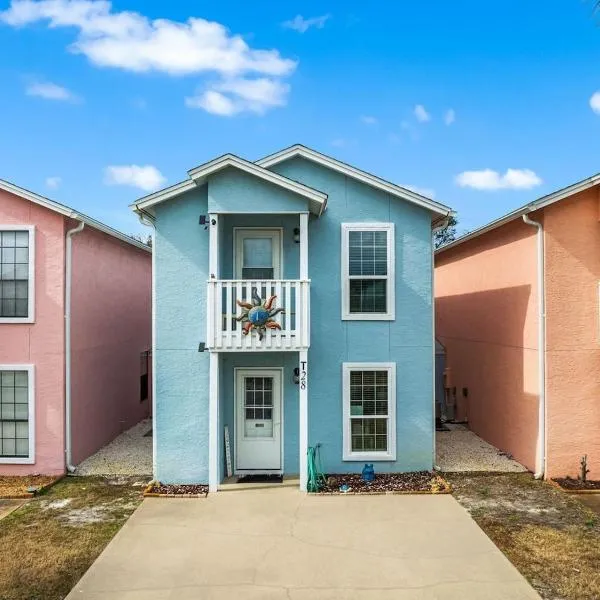 Gulf-Coast Townhome minutes walk to the Beach, hotel v destinácii Panama City Beach