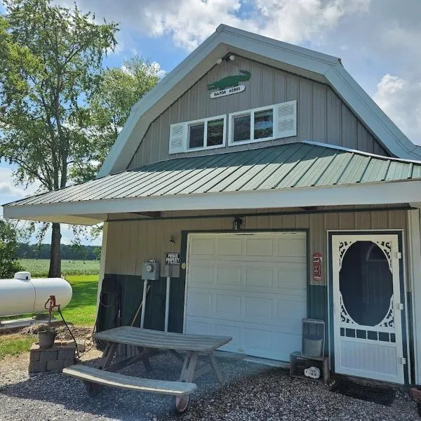 Cozy studio 1-bed country apartment cabin condo in Oak Harbor with AC, מלון בOak Harbor