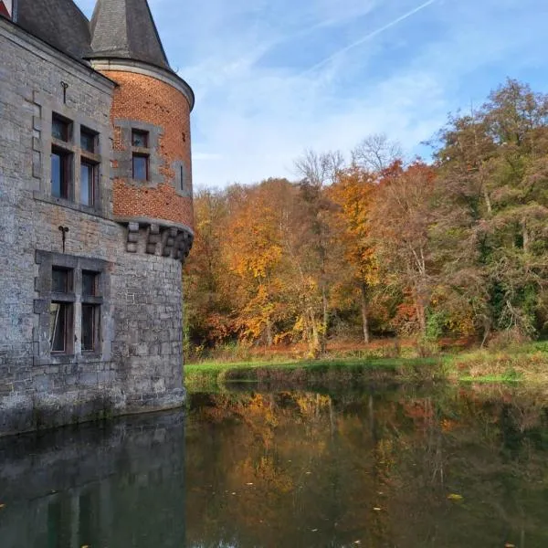 Gîte du Château de Spontin - 7a chaussée de Dinant - 5530 Spontin, hotel em Spontin