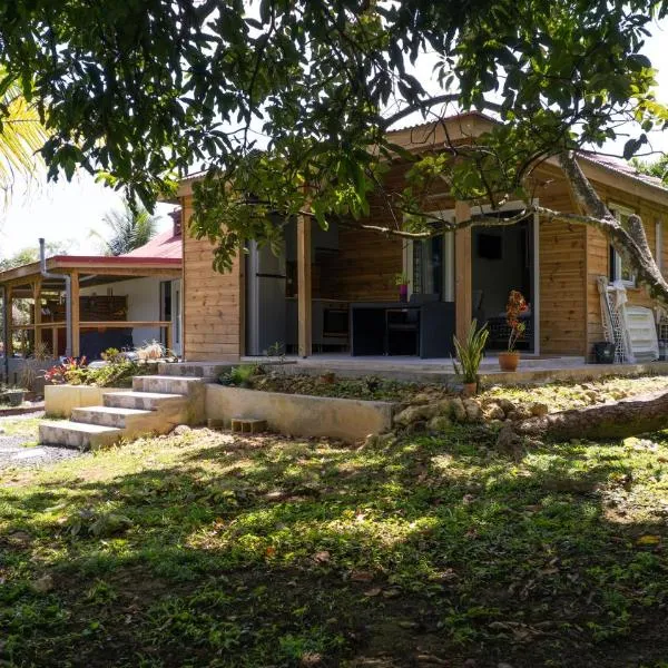Domaine d'Éden Home & Cottage-Accès Rivière, hotel Goyave városában
