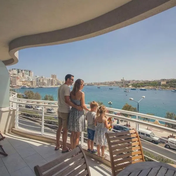 The Strand Waterfront Apartment with 3 Bedrooms, 4 Bathrooms, Private Garage, hotel sa Sliema