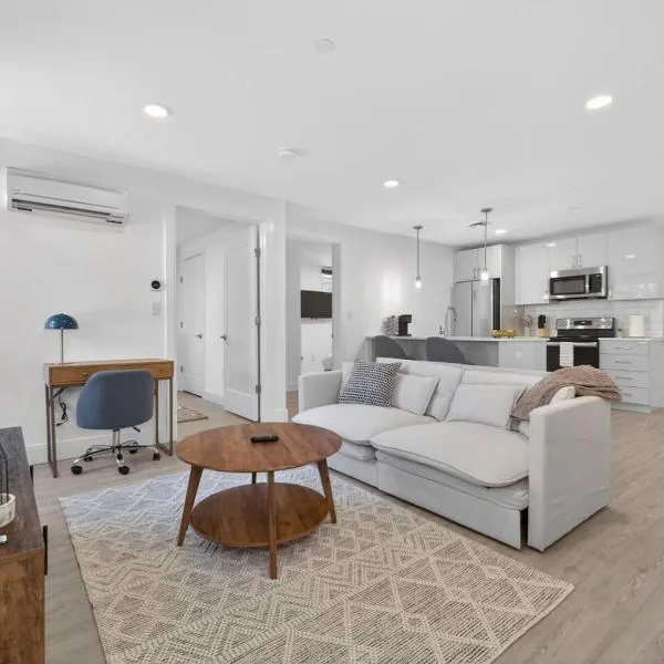 Spacious 2BR for 6 | Free Parking | Near BU & Harvard, hotel v destinácii Boston