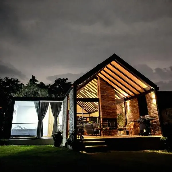 Nordika House - ideal para fotografía y descanso, khách sạn ở Medellín