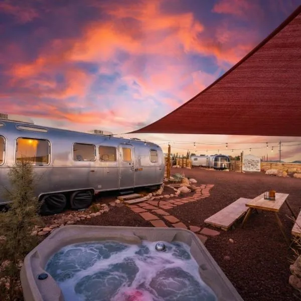 The Outpost Grand Canyon, hôtel à Williams