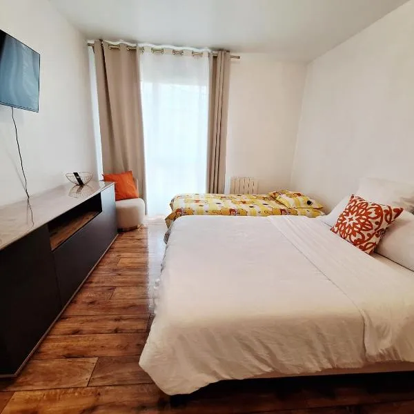 Studio ALPHA - non-smoking studio - 3min by train to Disney OR 30min walk - 5min walk to "Val d'Europe" train station, hôtel à Montévrain