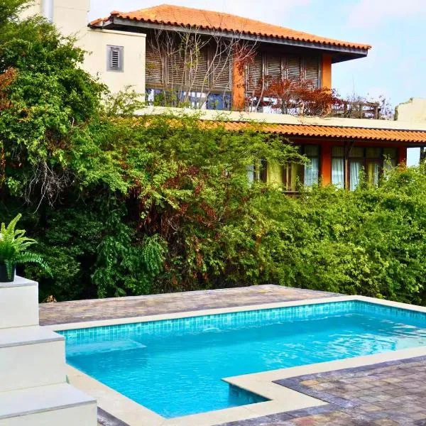 Westpunt Villa - Santirome 2BR House Near Turtle Beach, hotell i Westpunt