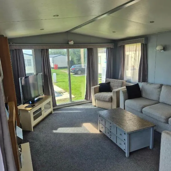 California Cliff Caravan Park K10, отель в городе Scratby