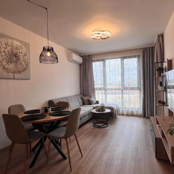 1 Bedroom Apartment - Parking spot, fast Wi-Fi and Coffee-Tea corner, hotel in Plovdiv