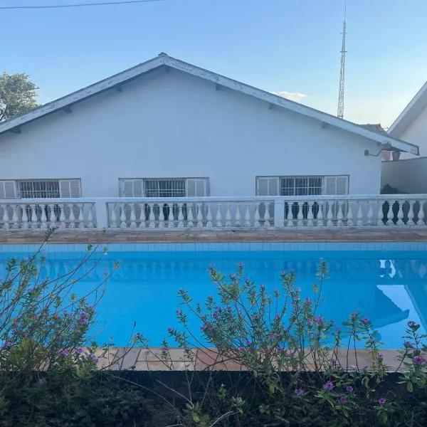 Quartos para família - Águas de São Pedro - Casa Azul, hotel in Águas de São Pedro