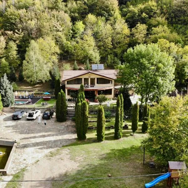 Pensiunea Un colț de Rai, хотел в Lunca Jariştei