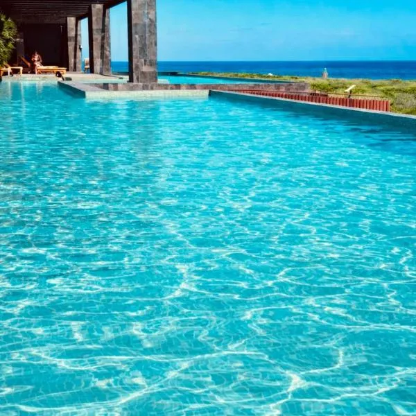 Jungle Guardian - Rooftop Pool & Beach Club in Zona Hotelera Tulum, hotel i Tulum