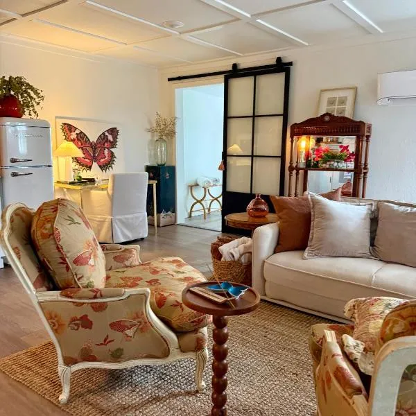 The Wing - luxurious king suite tiny studio home!, hotel en Eureka Springs