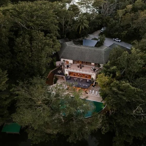 Las Lagunas Boutique Hotel, hotel in Flores