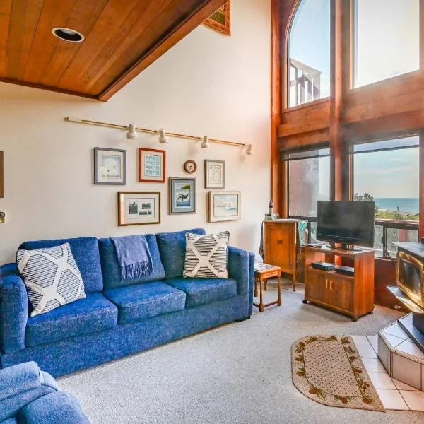 Ocean view home with Fireplace Hot Tub Deck, hotel en Mendocino