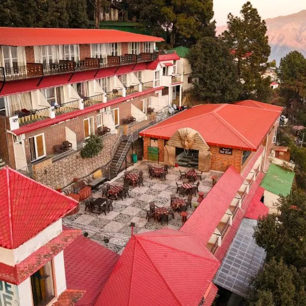 Blue Pine Resort, hotel a Lansdowne