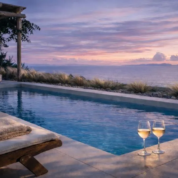 Spathes Luxury Private Pool Villa with Sea View in Kefalonia、Ratzaklíonのホテル