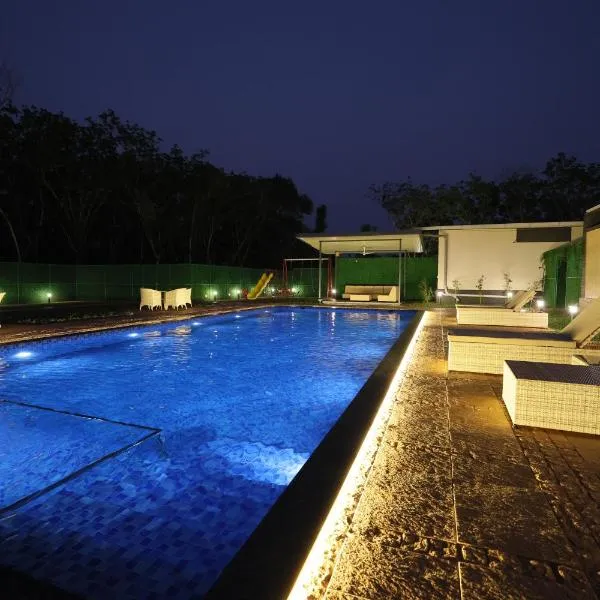 B Town Resort Near Infopark Kakkanad, hotel a Cochin