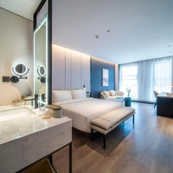 Atour Hotel at Tianma Pier Jinsha Beach Yantai, hotelli kohteessa Yantai