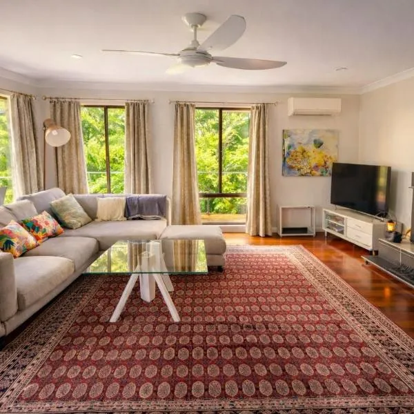 Blue Mountains charm with Spa!, хотел в Уентуърт Фолс