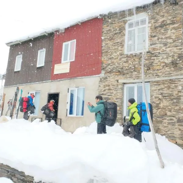 Guesthouse "Ailama" Ushguli، فندق في أوشغولي