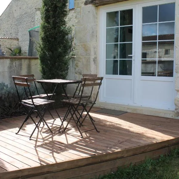 Chambre Au clos des auges، فندق في Saint-Saturnin-du-Bois