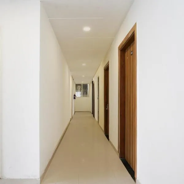 Hotel O Noida Sky Suites Sector 44 Near botanical metro, hotel a Badarpur