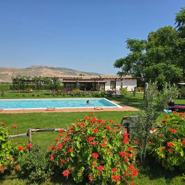 Agriturismo Essentia dimora rurale, хотел в Larino
