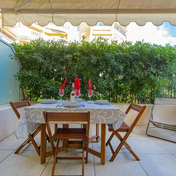 VICTORIA BEACH - Lumineux studio - BORD DE MER - Centre Menton, hotel v Mentonu
