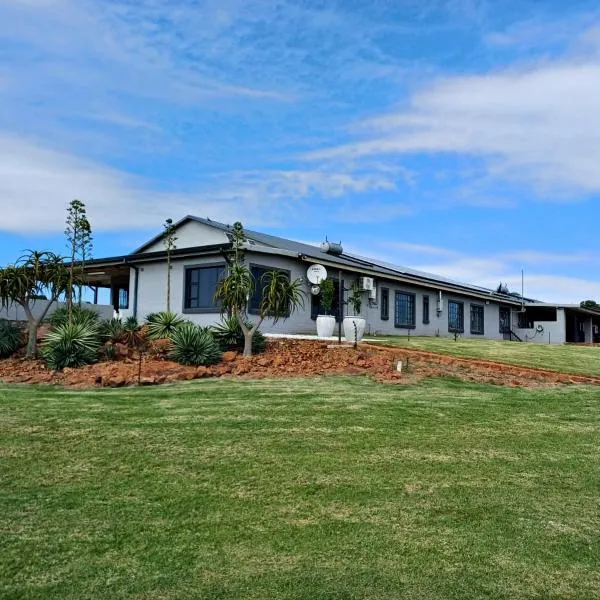 Newburg Lodge & Luxury Bush Tents, Elements Private Golf Reserve, Hotel in Moheme