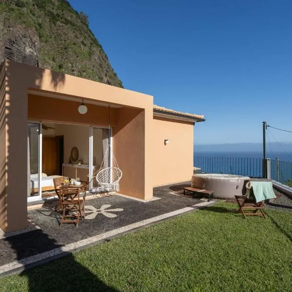 Casa da Fajã do Amo Sea view and Jacuzzi, хотел в Сао Висенте