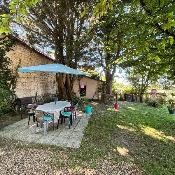 La Poitevinière, jardin, barbecue, proche Saumur, x7, wifi, hotel di Neuillé
