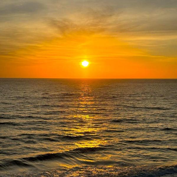 Apartamento frente mar com 3 suítes!!