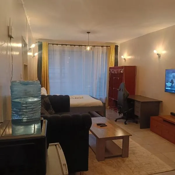 Legatus Cozy Studios B - Ongata Rongai Furnished Apartment with Swimming pool, hotel i Nairobi