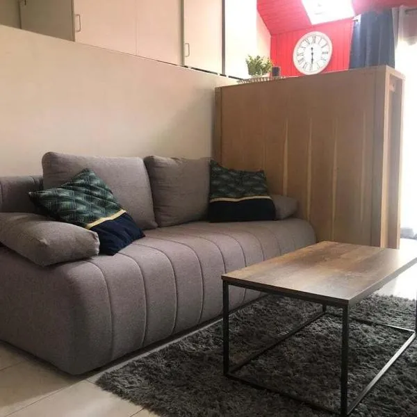 Studio gare et commerces sur place, hotel in Nogent-lʼArtaud