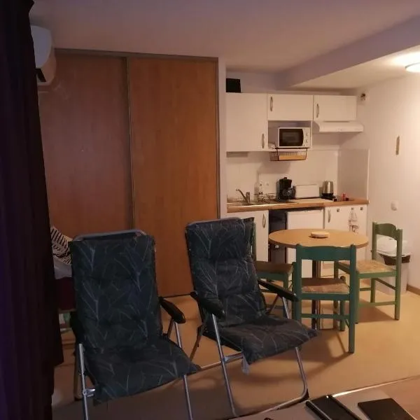 Studio aux balcons du Canigou: Vernet-les-Bains şehrinde bir otel