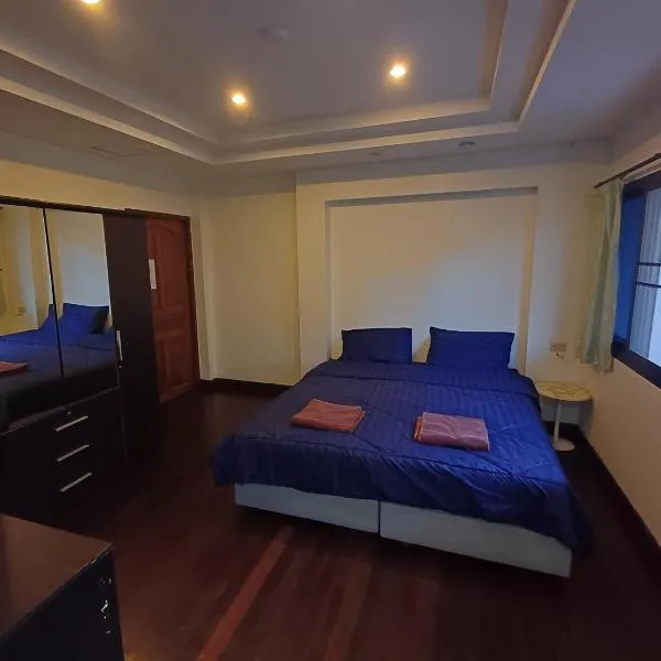 Skippers inn pier 55 Bar&Guesthouse, hotel in Hua Hin