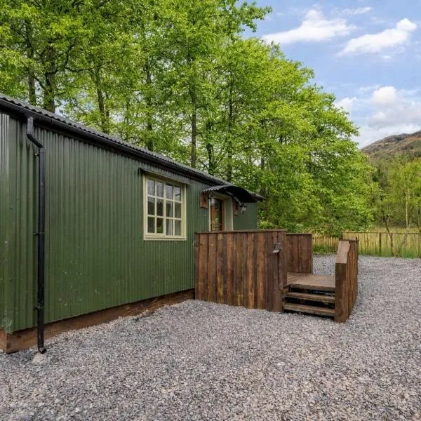 Thistle Lodge, Lake District shepherd hut with hot tub, hotel em Coniston