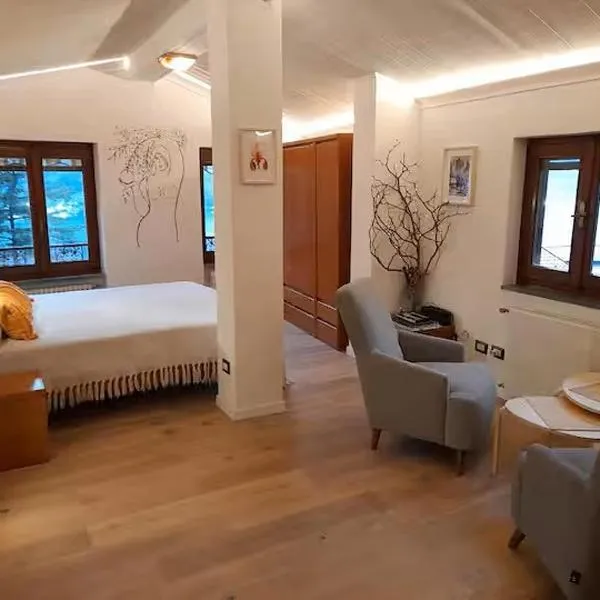 Lake Panorama House with Big Terrace, hotel i Nesso