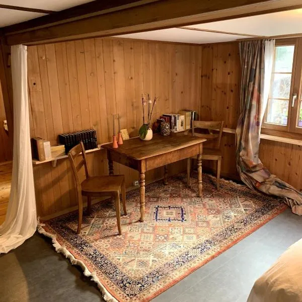 Swiss Mountain Chalet, khách sạn ở Saxeten