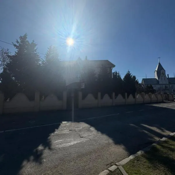 L&M, viešbutis mieste Mukačevė