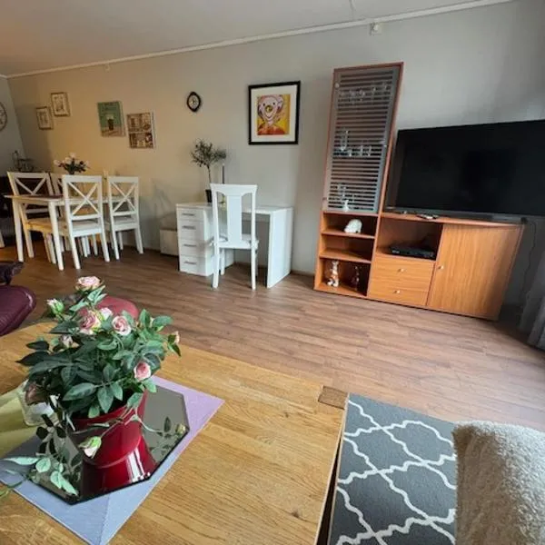 Cozy apartment near city center and nature, hotel u gradu Kristiansund