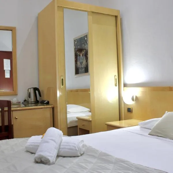 Hotel Fiorella Milano, hotel in Milan