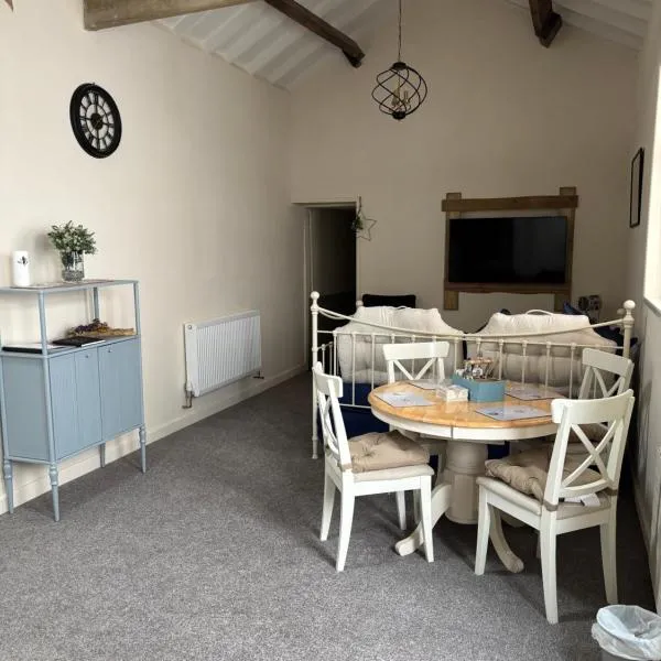 The old surgery โรงแรมในRhymney