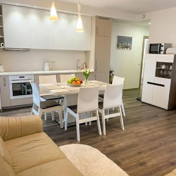 Spacious 2-Bedroom Apartment Free Private Parking in Vilnius, hotel u gradu Viljnjus