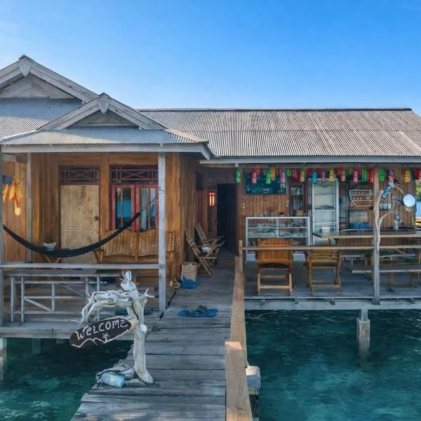 Nur Homestay, Mini Resto & Souvenir, hotel i Pulau Malingi